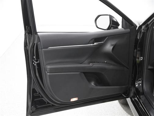 2022 Toyota Camry Hybrid XLE