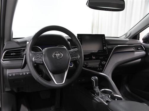 2022 Toyota Camry Hybrid XLE