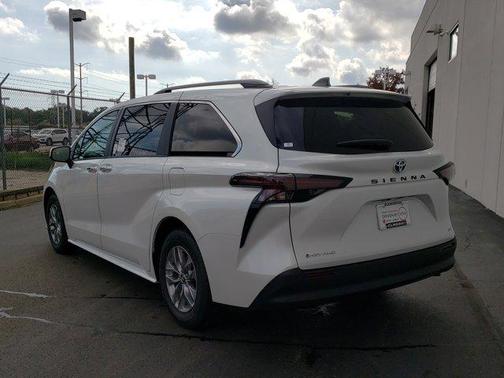 2025 Toyota Sienna XLE 7 Passenger