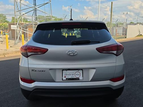 Molten Silver 2017 Hyundai TUCSON SE