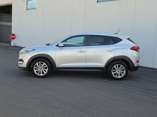 Molten Silver 2017 Hyundai TUCSON SE