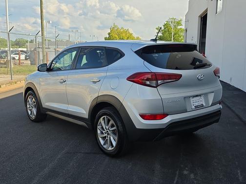 Molten Silver 2017 Hyundai TUCSON SE