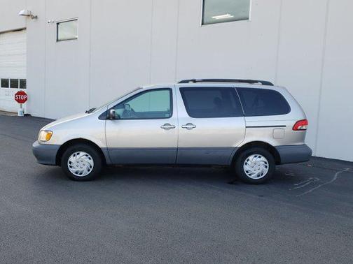2003 Toyota Sienna CE