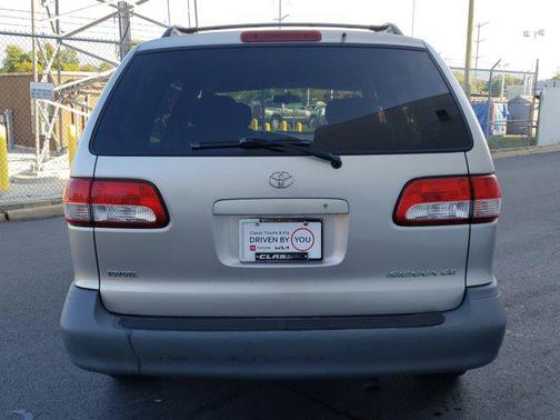 2003 Toyota Sienna CE