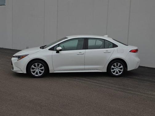 Blizzard Pearl 2020 Toyota Corolla LE