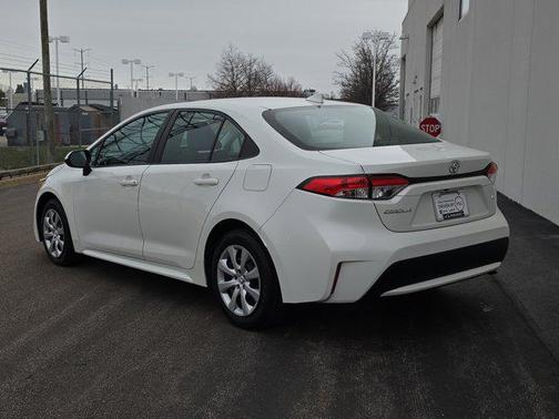 Blizzard Pearl 2020 Toyota Corolla LE