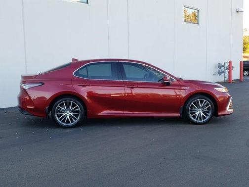 2021 Toyota Camry Hybrid XLE