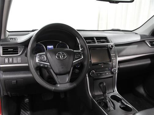 2017 Toyota Camry Hybrid XLE