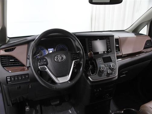 2020 Toyota Sienna Limited Premium