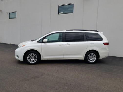2017 Toyota Sienna XLE Premium