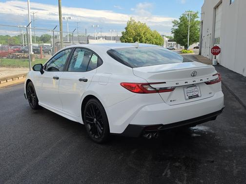 Ice Cap 2025 Toyota Camry SE