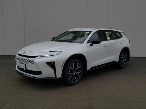 2025 Toyota Crown Signia XLE