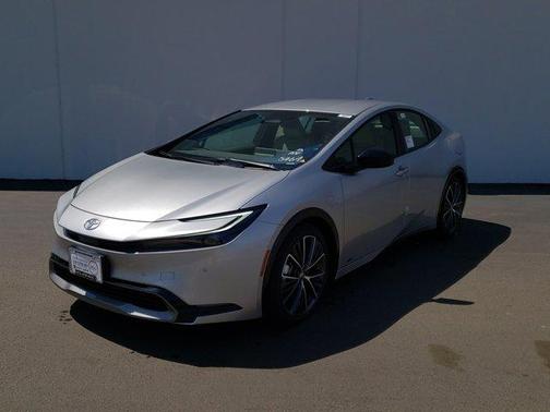 2025 Toyota Prius XLE