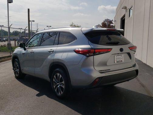 2021 Toyota Highlander Hybrid XLE
