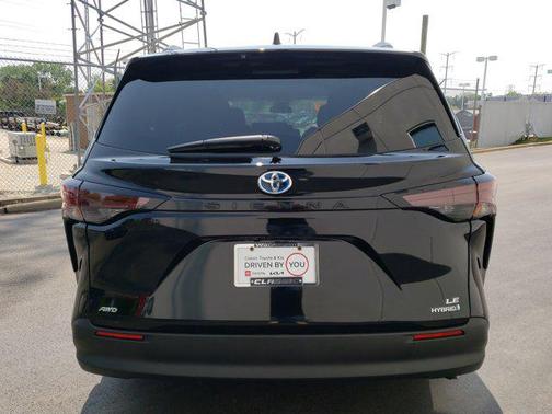 2023 Toyota Sienna LE