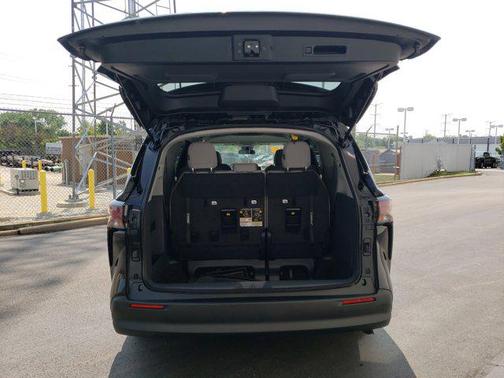 2023 Toyota Sienna LE