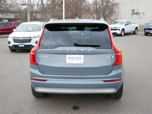 2022 Volvo XC90 T6 Momentum 6 Passenger