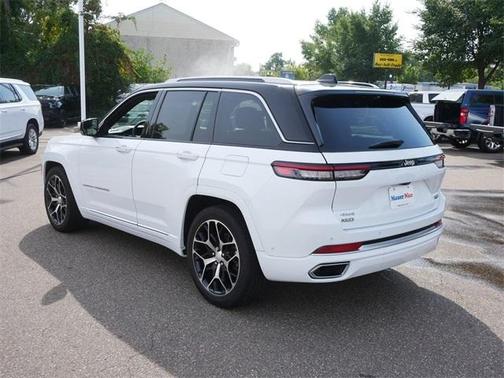 2022 Jeep Grand Cherokee Summit