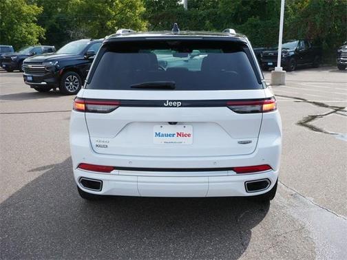 2022 Jeep Grand Cherokee Summit