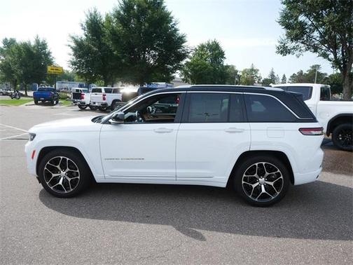 2022 Jeep Grand Cherokee Summit