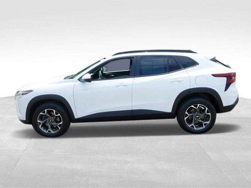 Summit White 2024 Chevrolet Trax LT