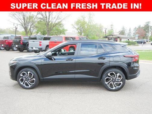 Mosaic Black Metallic 2025 Chevrolet Trax 2RS