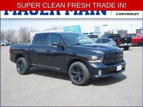 Brilliant Black Crystal Pearlcoat 2017 RAM 1500 Sport