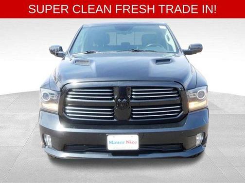 Brilliant Black Crystal Pearlcoat 2017 RAM 1500 Sport
