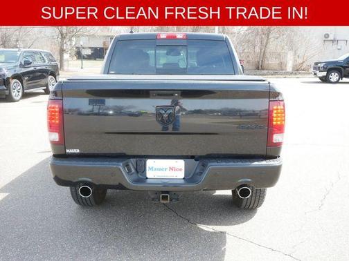 Brilliant Black Crystal Pearlcoat 2017 RAM 1500 Sport