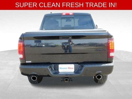 Brilliant Black Crystal Pearlcoat 2017 RAM 1500 Sport