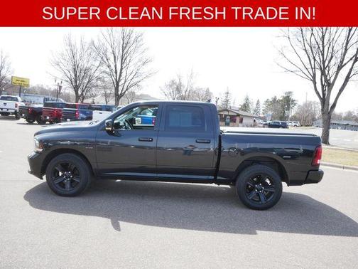 Brilliant Black Crystal Pearlcoat 2017 RAM 1500 Sport