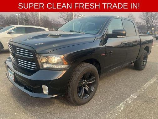 Brilliant Black Crystal Pearlcoat 2017 RAM 1500 Sport