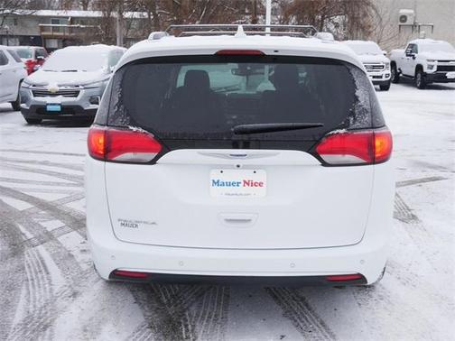2020 Chrysler Pacifica Touring-L