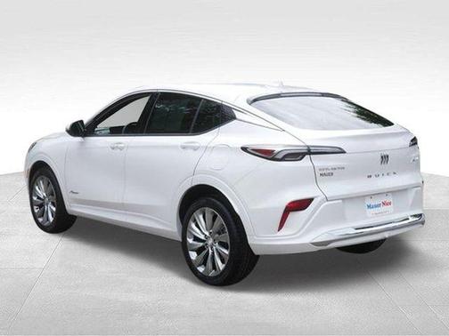 White Frost Tri-Coat 2024 Buick Envista Avenir