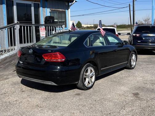 2015 Volkswagen Passat 1.8T Auto SE w/Sunroof & Nav