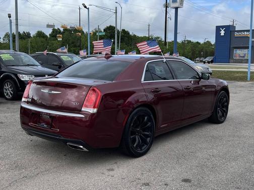 2018 Chrysler 300 Touring