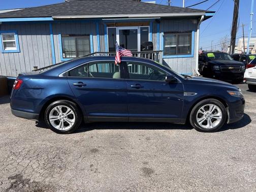 2017 Ford Taurus SEL
