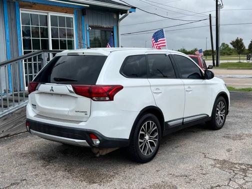 2016 Mitsubishi Outlander SE