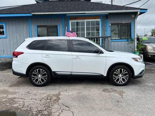 2016 Mitsubishi Outlander SE