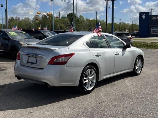 Brilliant Silver Metallic 2011 Nissan Maxima S