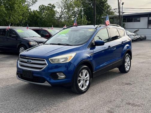 Blue 2018 Ford Escape SE