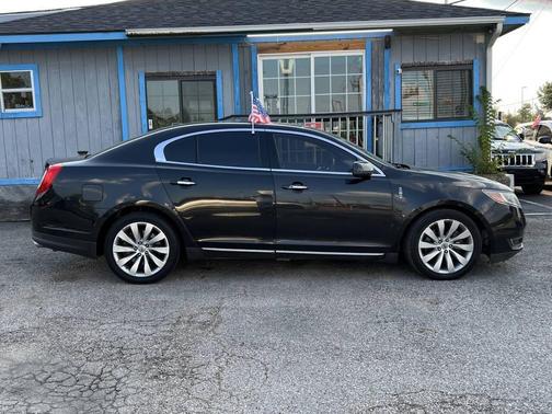 2015 Lincoln MKS Base