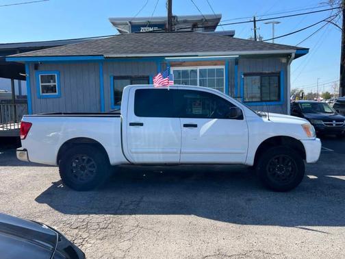 2012 Nissan Titan SV