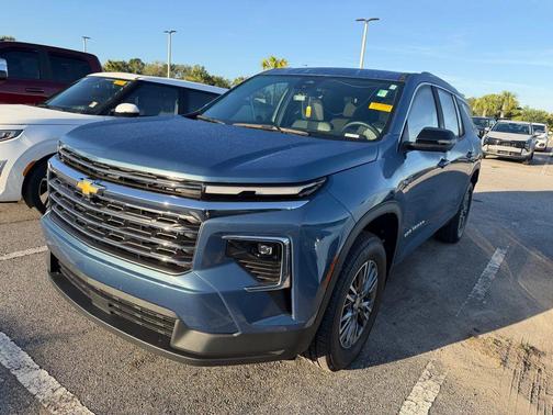 Lakeshore Blue Metallic 2024 Chevrolet Traverse LT