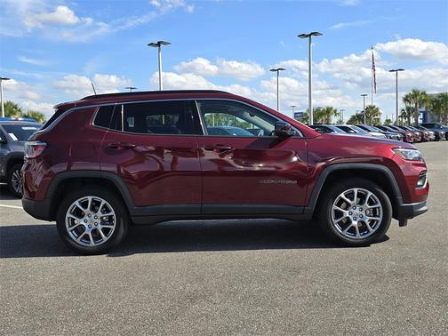 2022 Jeep Compass Latitude Lux