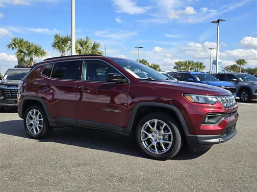 2022 Jeep Compass Latitude Lux
