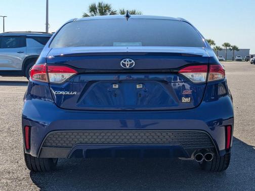 Blue Crush Metallic w/Black Sand Pearl Roof 2021 Toyota Corolla SE