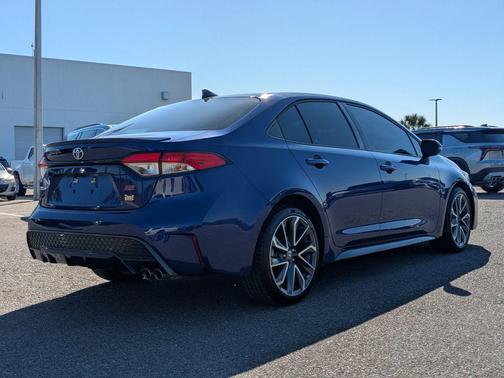 Blue Crush Metallic w/Black Sand Pearl Roof 2021 Toyota Corolla SE