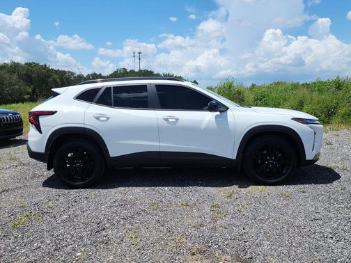 Summit White 2025 Chevrolet Trax FWD ACTIV