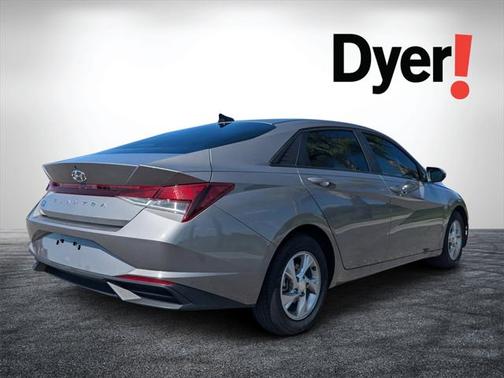 2022 Hyundai ELANTRA SE